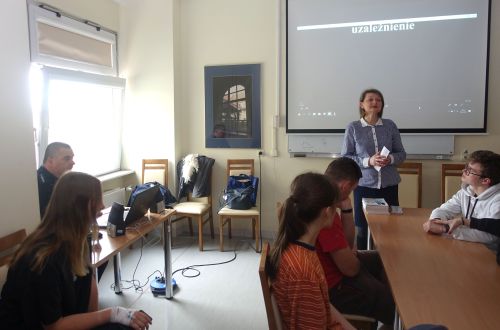 „Odpal myślenie, nie wchodź w uzależnienie”