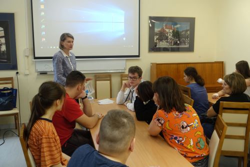 „Odpal myślenie, nie wchodź w uzależnienie”