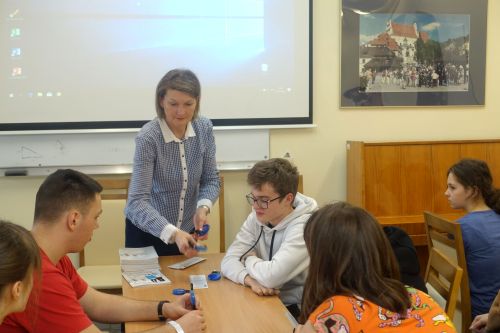 „Odpal myślenie, nie wchodź w uzależnienie”